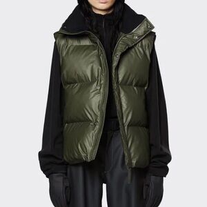 NWT $430 Rains Boxy Puffer Vest Evergreen Winter Jacket